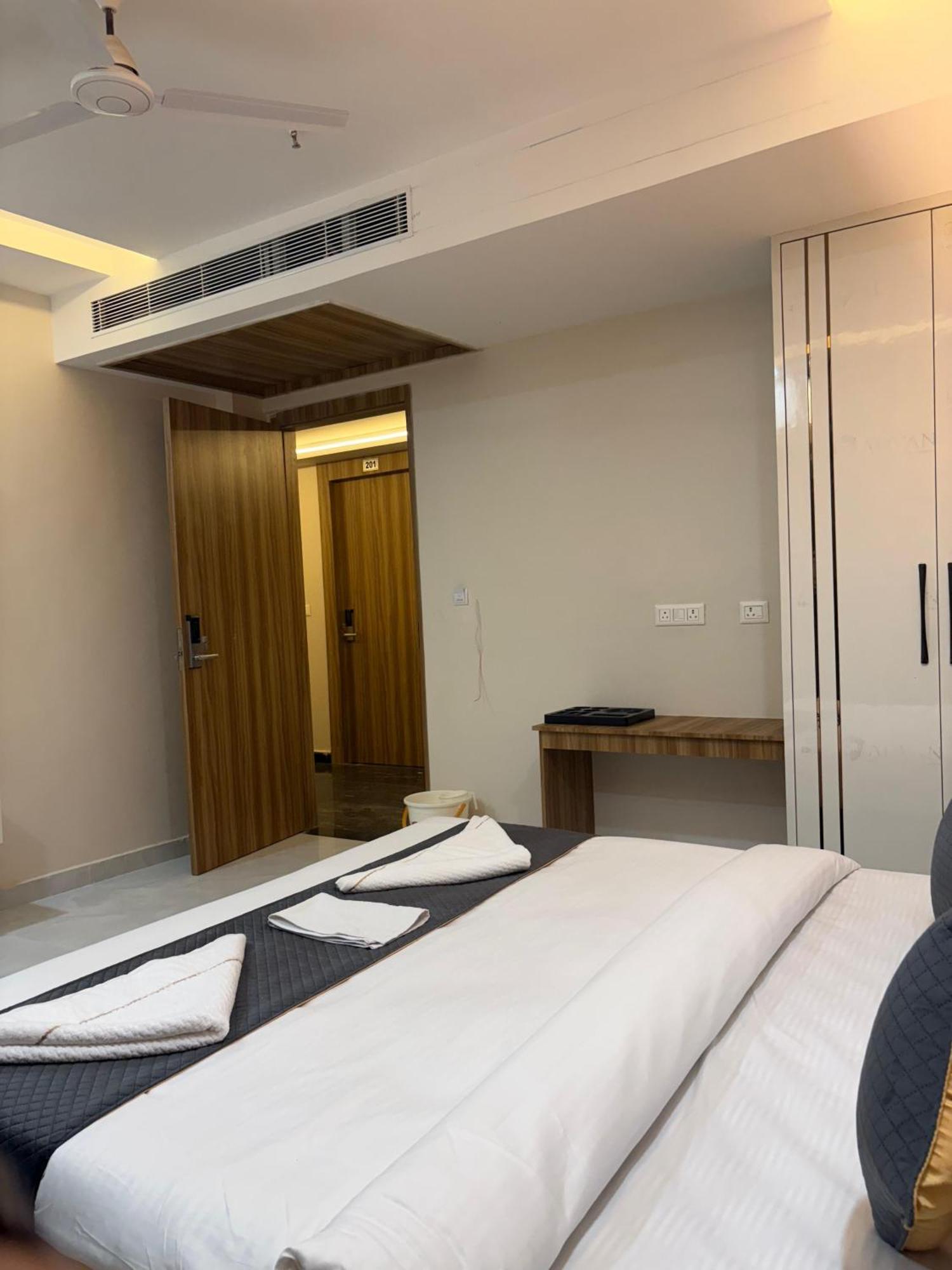 The Janki Hotel Ayodhya Extérieur photo