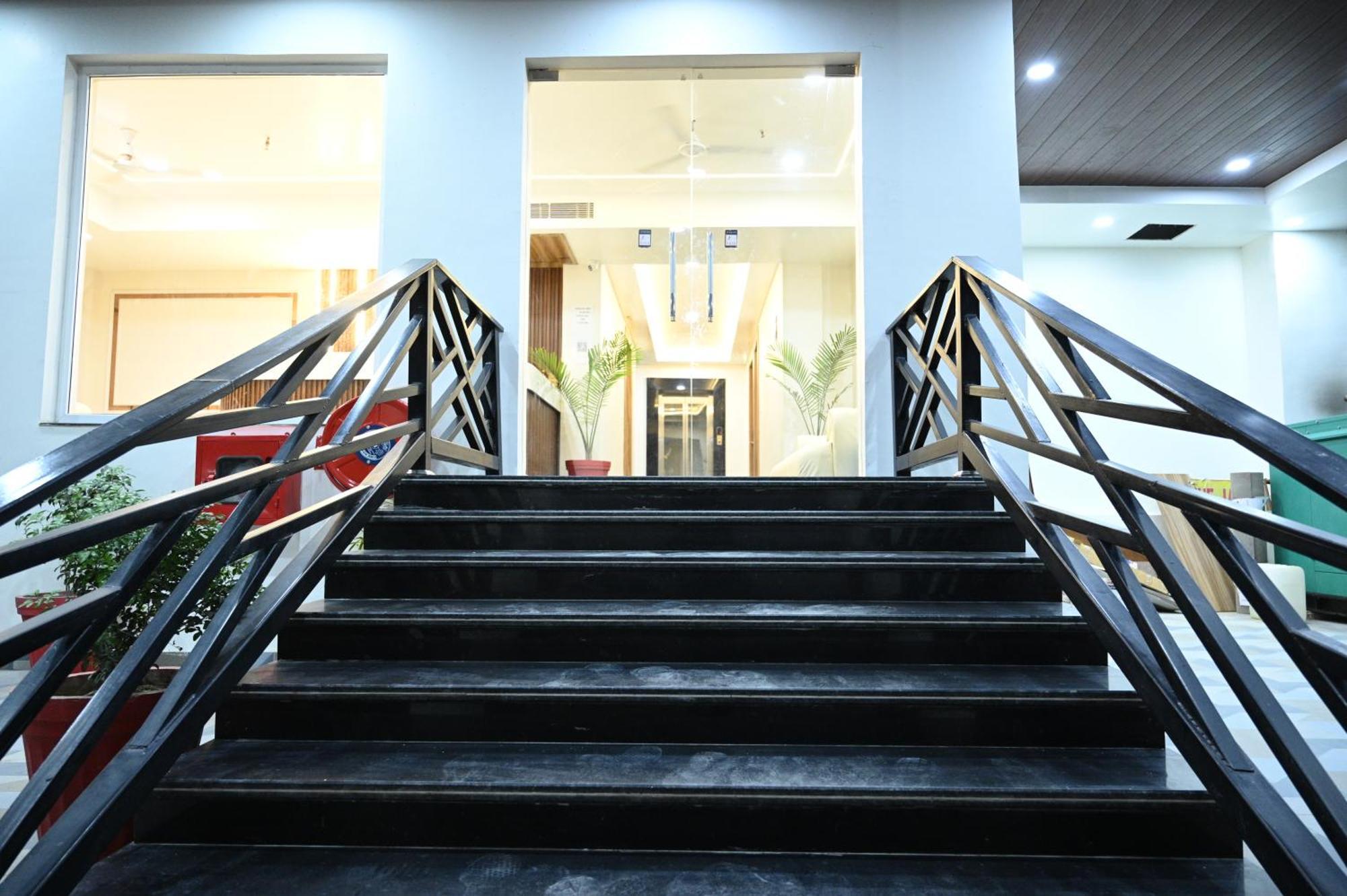The Janki Hotel Ayodhya Extérieur photo
